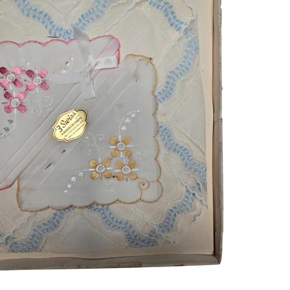 Vintage 3 Swiss Style Handkerchiefs New in Package Embroidered Lace Cotton - Picture 3 of 5